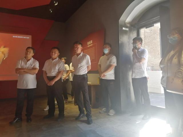 �ӱ����ݶ��⾭�ÿ�������׷Ѱ��ɫ�㼣 ѧ��ʷ���