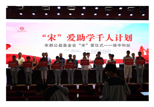 ������Ϻö��顪���㽭ʡ������ѧ�°���У����Խʽ��չ��ʵ