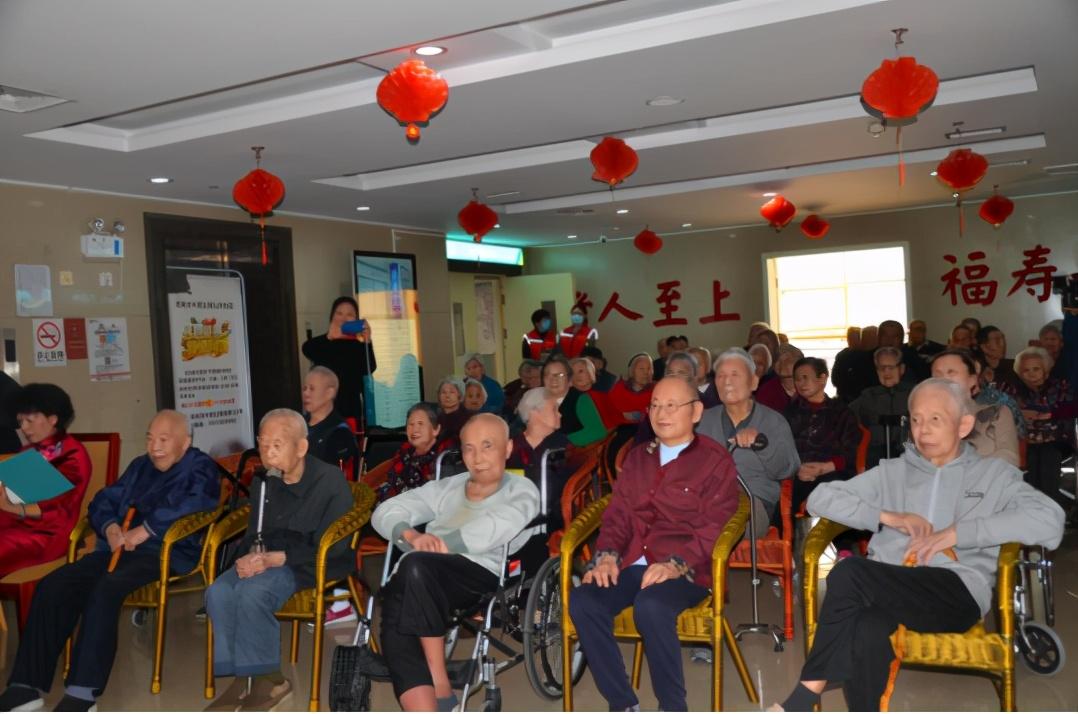 �ž������ڣ�ŨŨ������