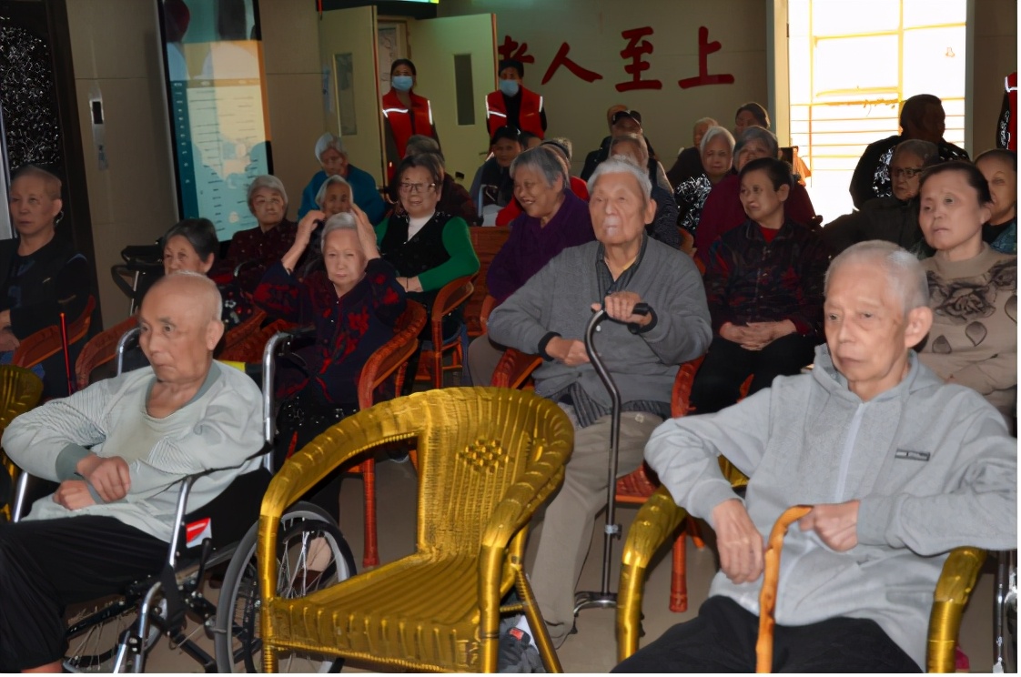 �ž������ڣ�ŨŨ������