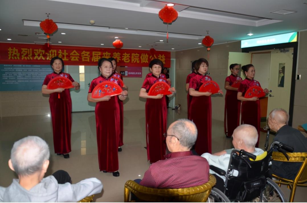 �ž������ڣ�ŨŨ������