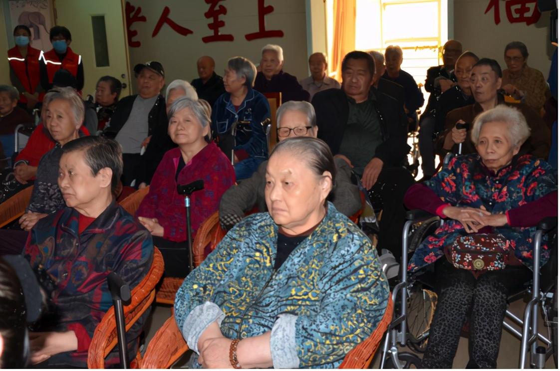 �ž������ڣ�ŨŨ������