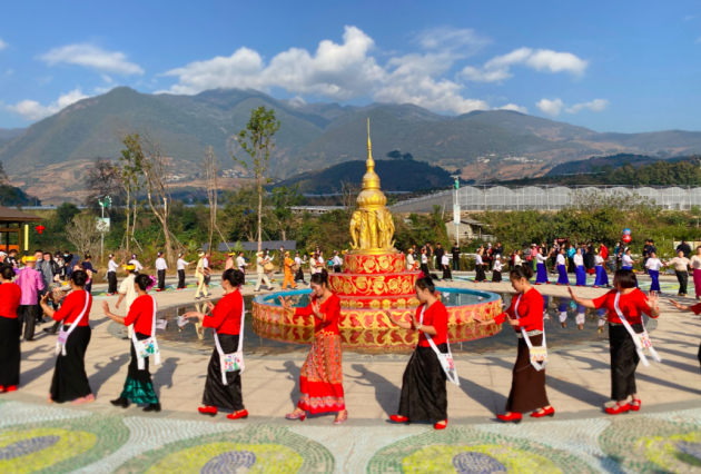 �������£�����ҵ֮���۷�չ֮������ֱ��ɹ��ƶ�ɼ���