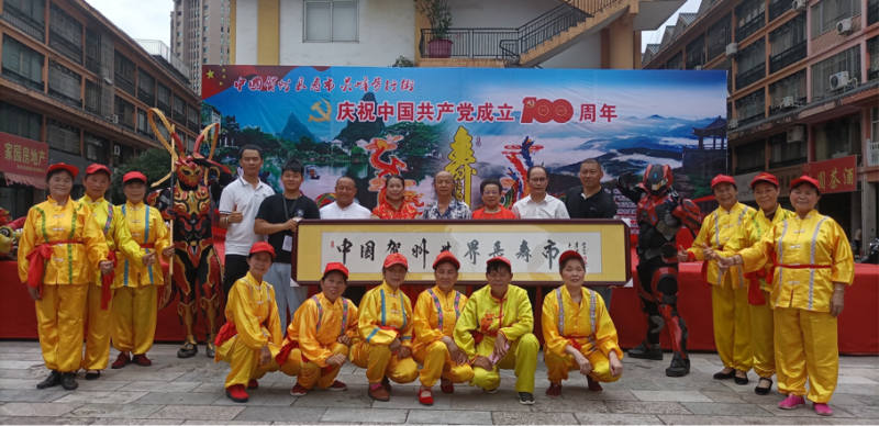 ����������岽�н־ٰ���ף����100�������ջ��ݻ