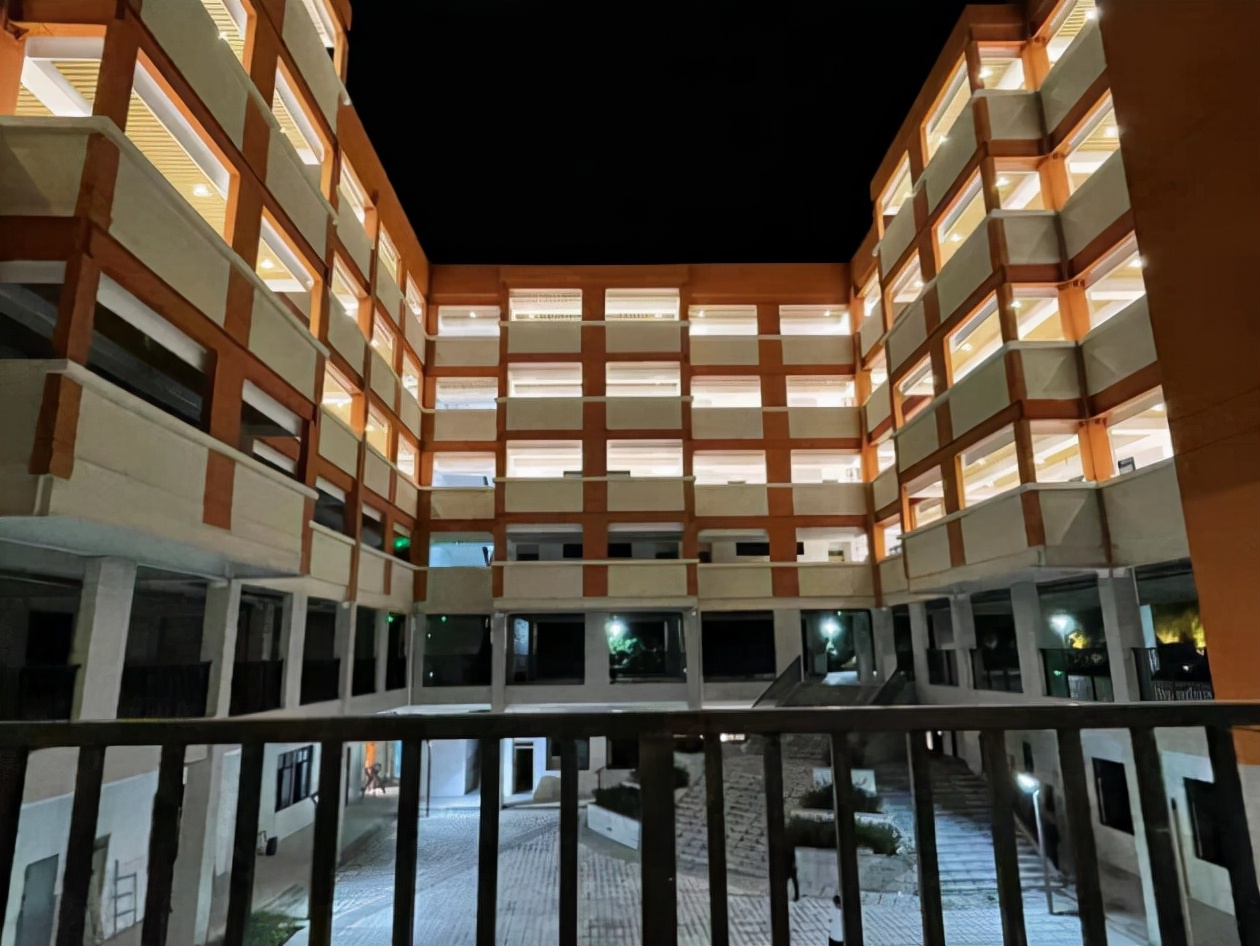 ����ʡ�׸�װ��ʽ��ɫ����ʾ��ѧУ���ɿ�ѧ