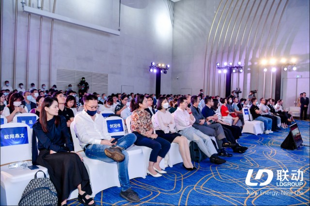 联动天翼领先快充电池创新高科技产品新闻发布会