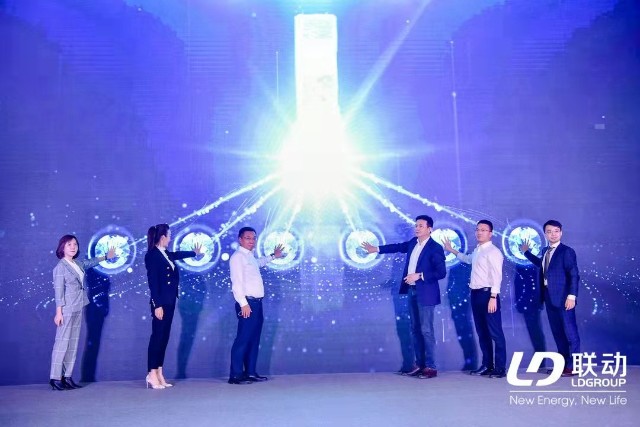 联动天翼领先快充电池创新高科技产品新闻发布会