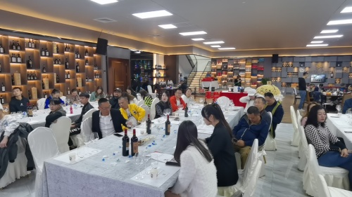 勤勉酒业新品发布暨公益晚宴在邕举行