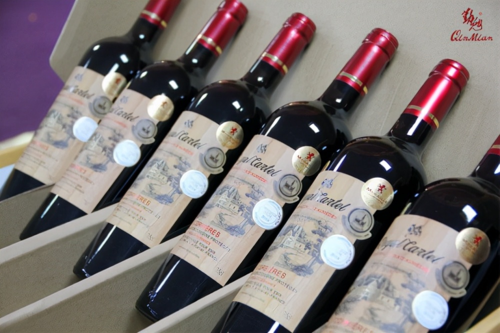 勤勉酒业新品发布暨公益晚宴在邕举行