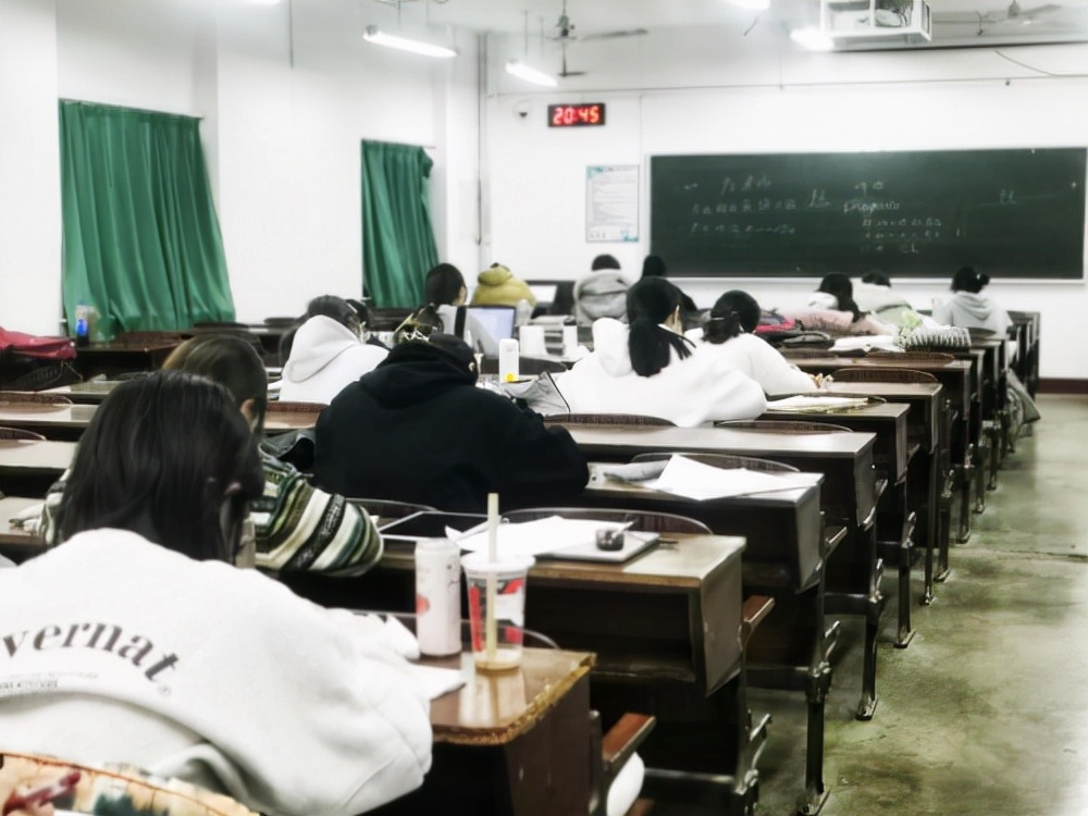 ɽ��ʦ����ѧ�п�����ʱ���ǹⲻ�������С�;����