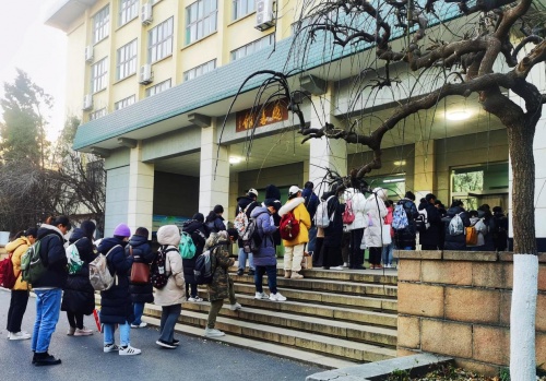 ɽ��ʦ����ѧ�п�����ʱ���ǹⲻ�������С�;����