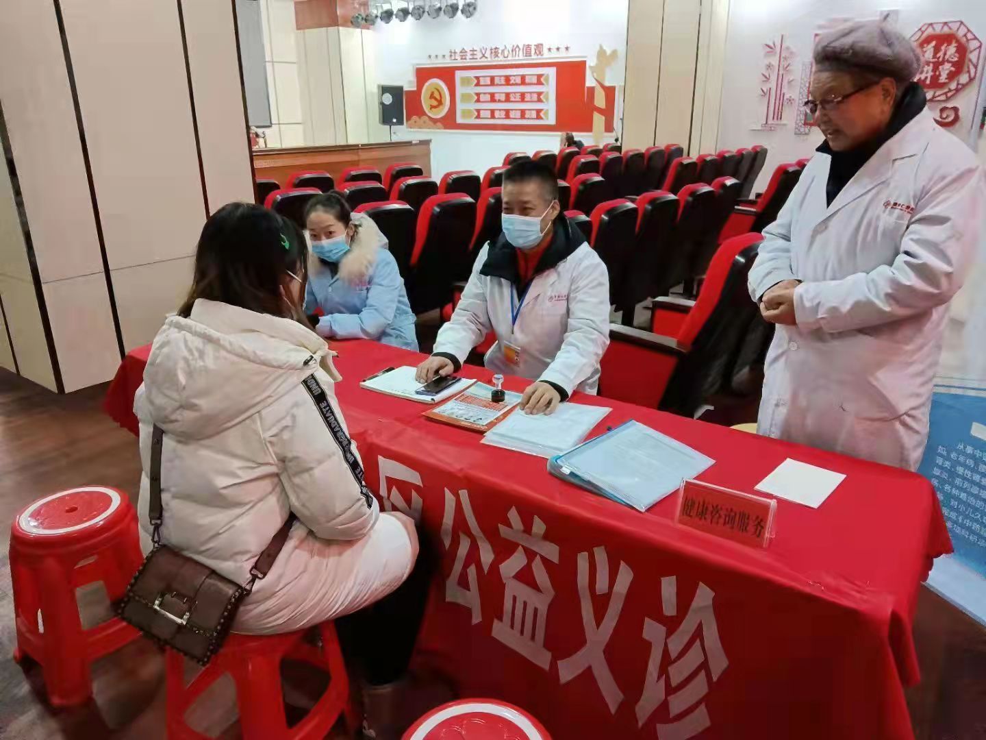 ���Ķ��������Ԫ���ڽ������