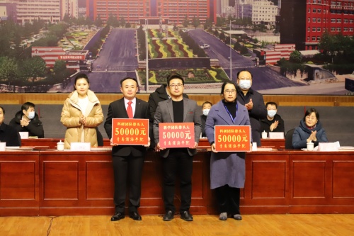 8����������300%���ൺ����ѧԺ�˲ż���������ʵЧ