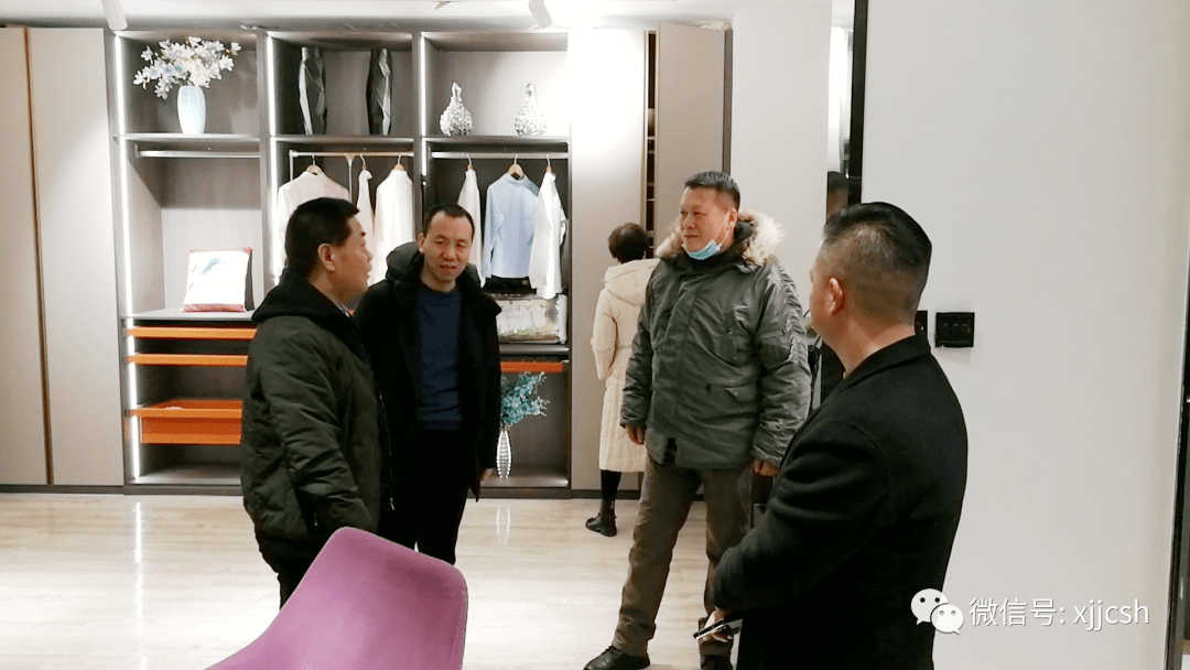 �̻���ֵ�᳤������һ���߷û�Ա��ҵ����̸�˽���ҵ��Ӫ���