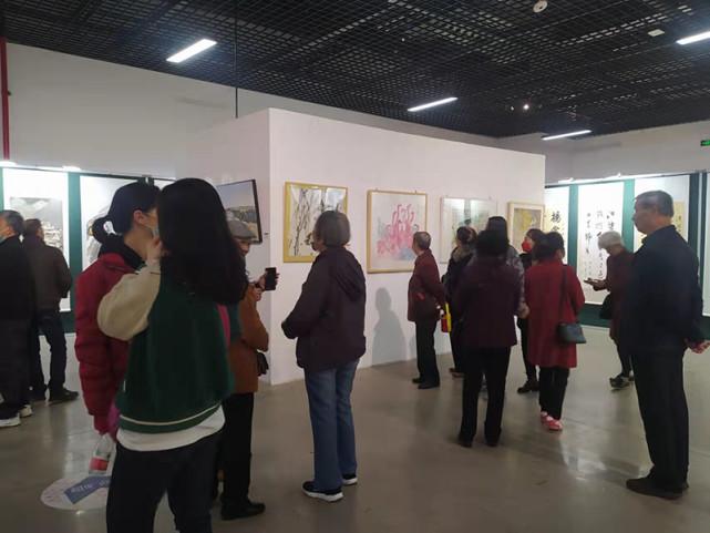 ������Ի͡�������פ�������谲�黭չ�ڸ������ű�Ļ