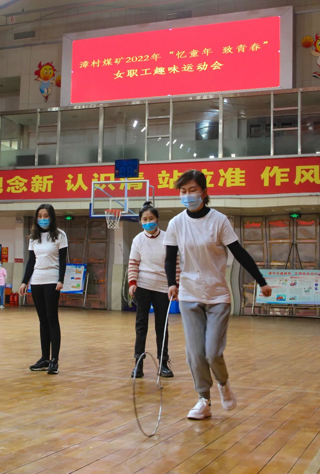 ɽ��º�������Ĵ�ú��ٰ조��ͯ�ꡤ���ഺ��Ůְ��Ȥζ�˶���