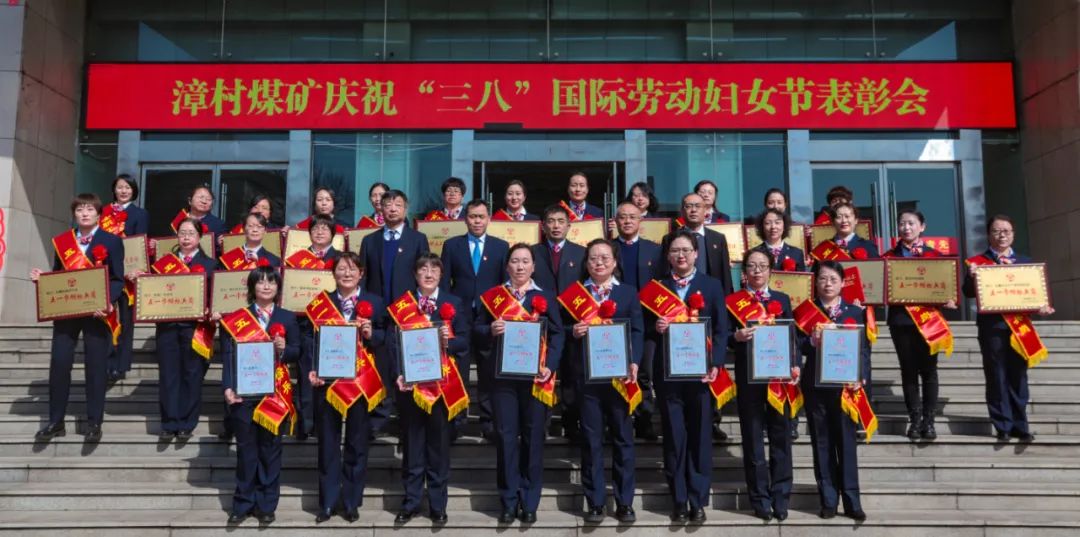 �Ĵ�ú���ٿ���ף���˹����Ͷ���Ů�ڱ��û�