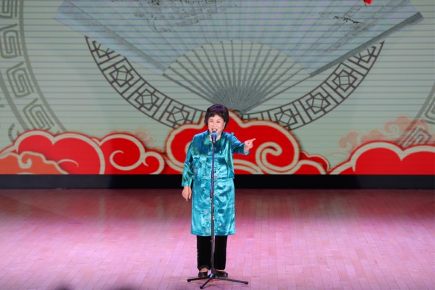 ������ƬЯ�ֶ��¸������ֻ�