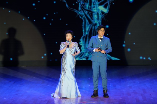 ������ƬЯ�ֶ��¸������ֻ�