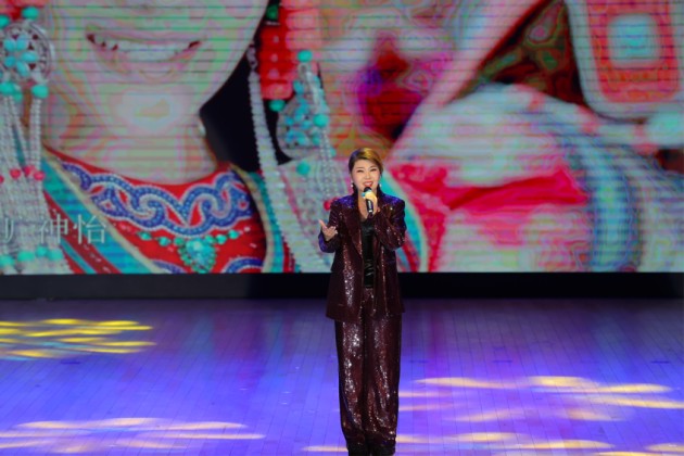 ������ƬЯ�ֶ��¸������ֻ�