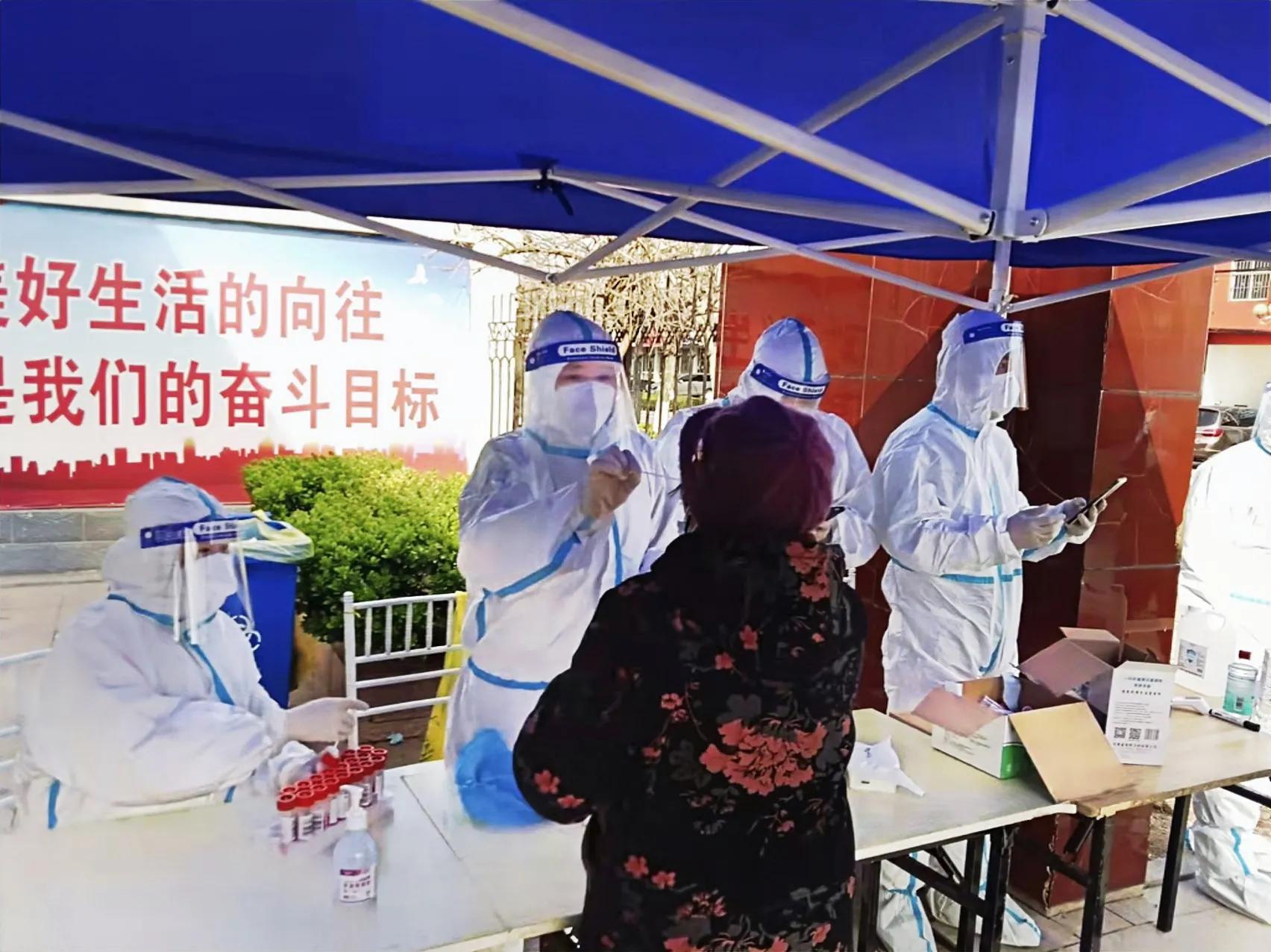 书法报青岛站联系书法名家为抗疫助力