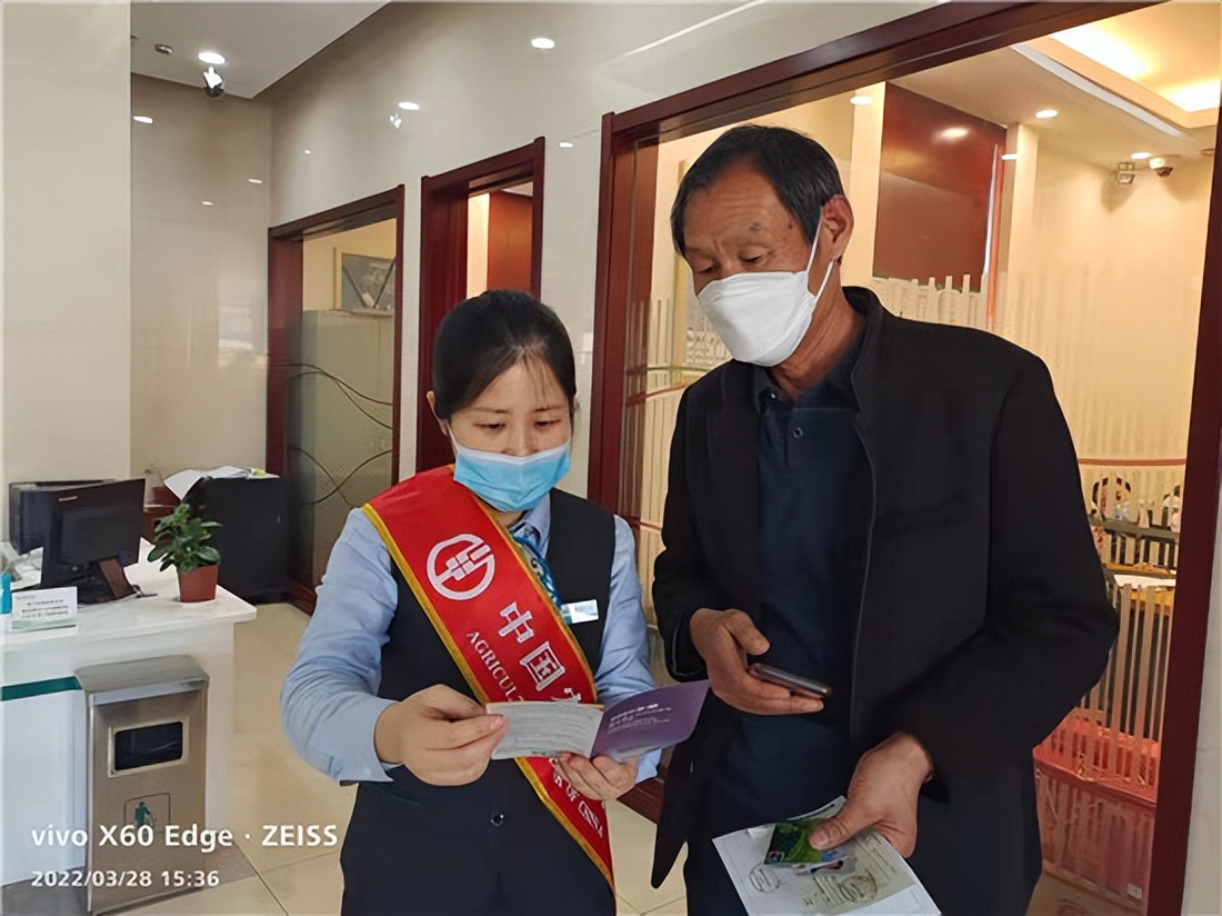 农业银行山东淄博分行::因地制宜抓反假币反洗钱减费让利