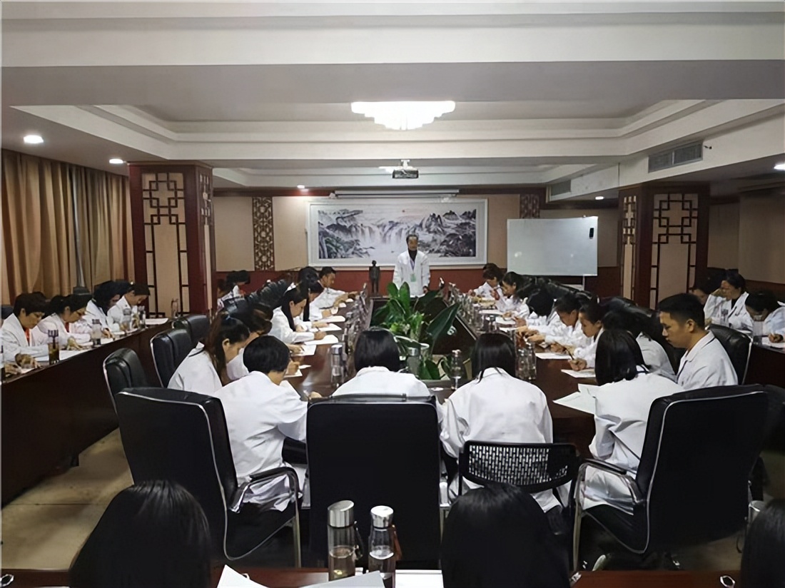 ̩УҽҩоԺһϮսӣ̸