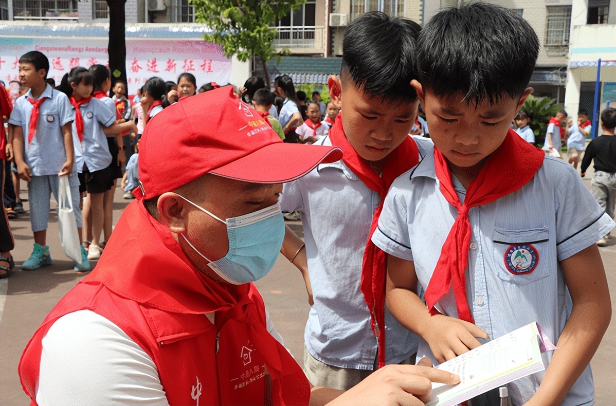 暖心“六一”童心向团 点亮梦想