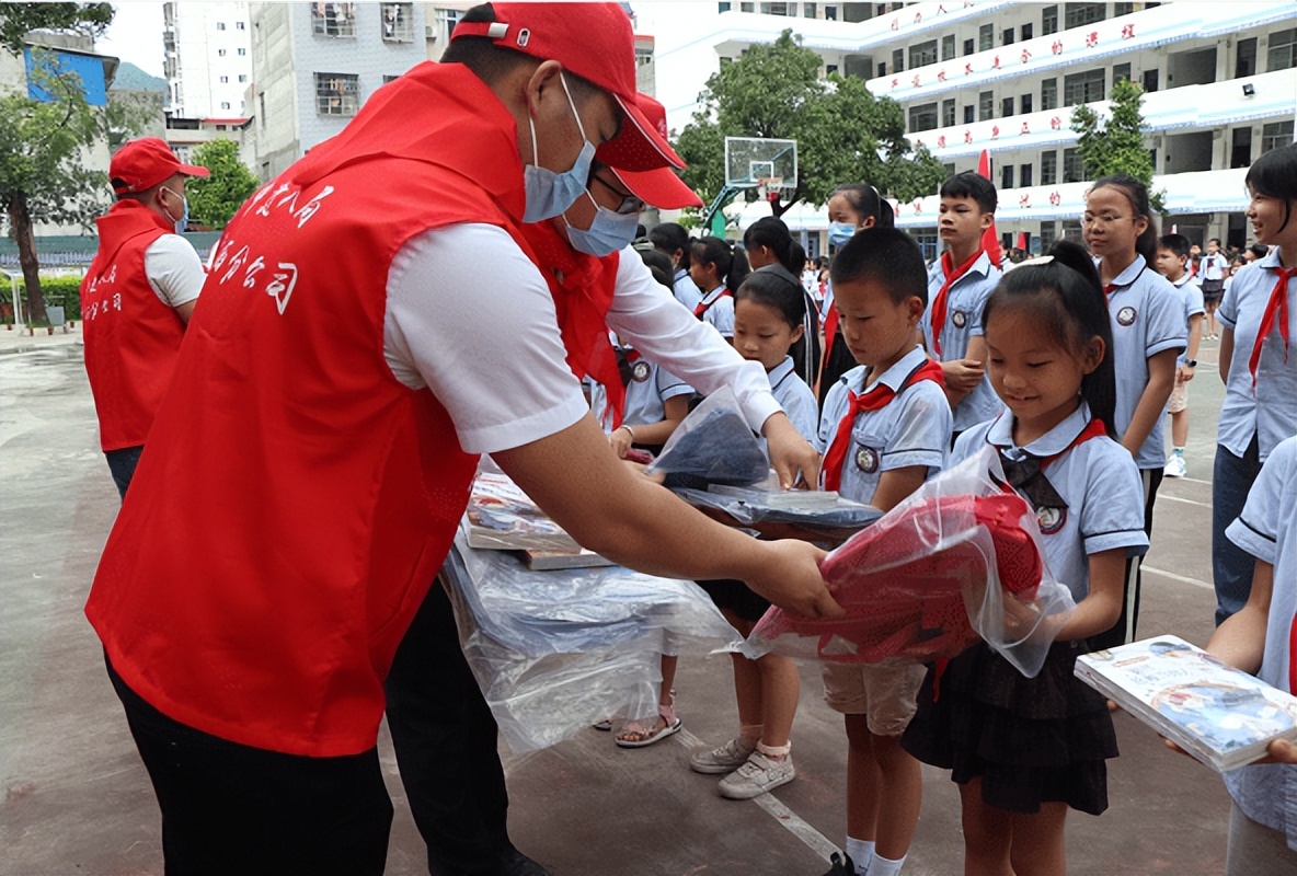 暖心“六一”童心向团 点亮梦想