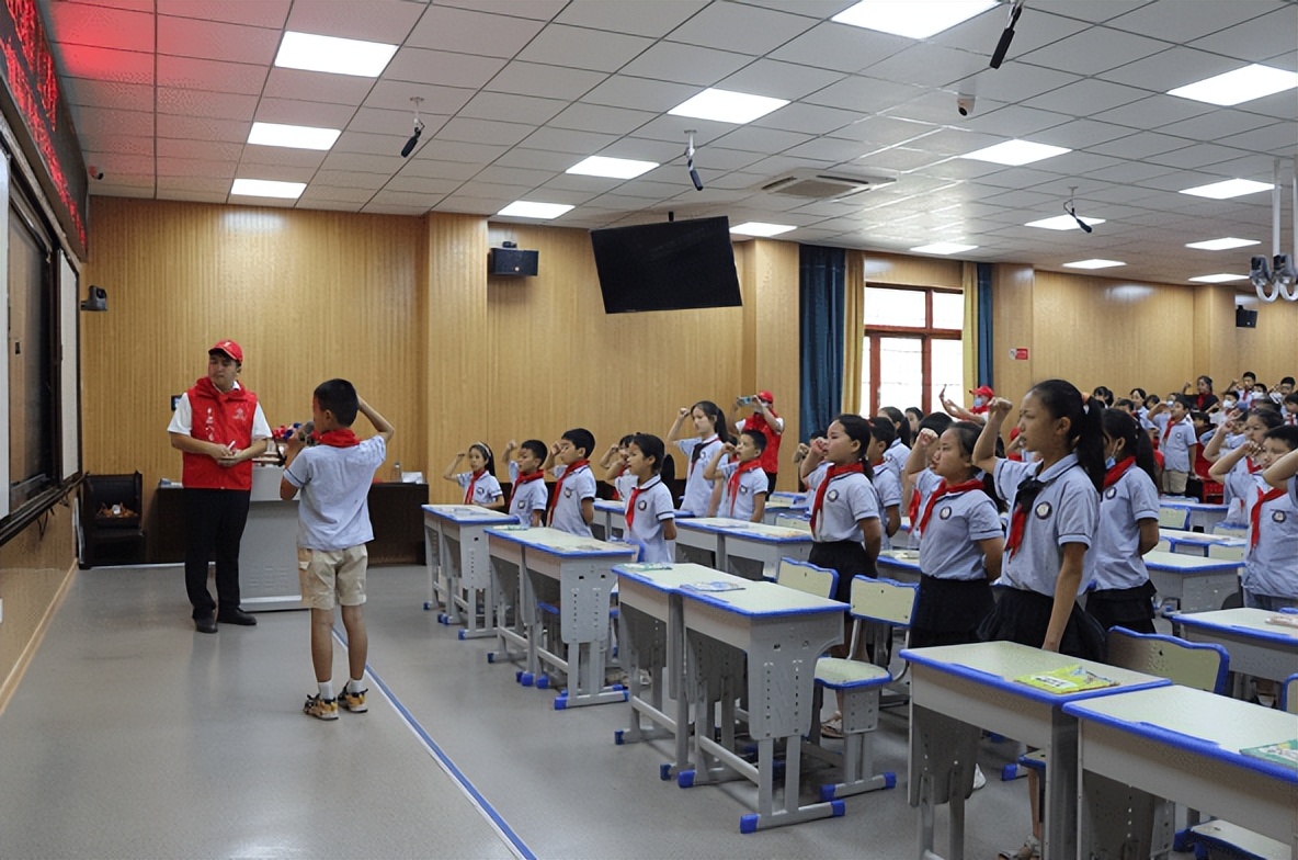 暖心“六一”童心向团 点亮梦想