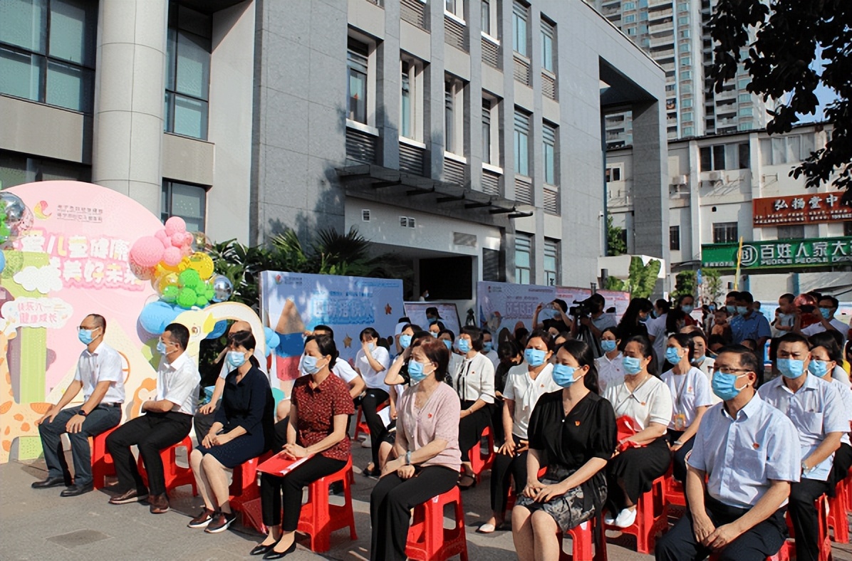 �����и��ף�ҽ����ϣ�����Ӥ�׶��ջ����������塱