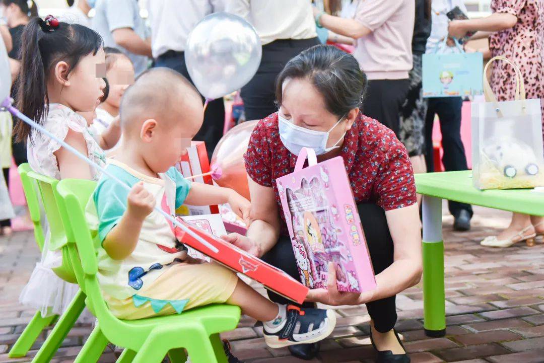 �����и��ף�ҽ����ϣ�����Ӥ�׶��ջ����������塱