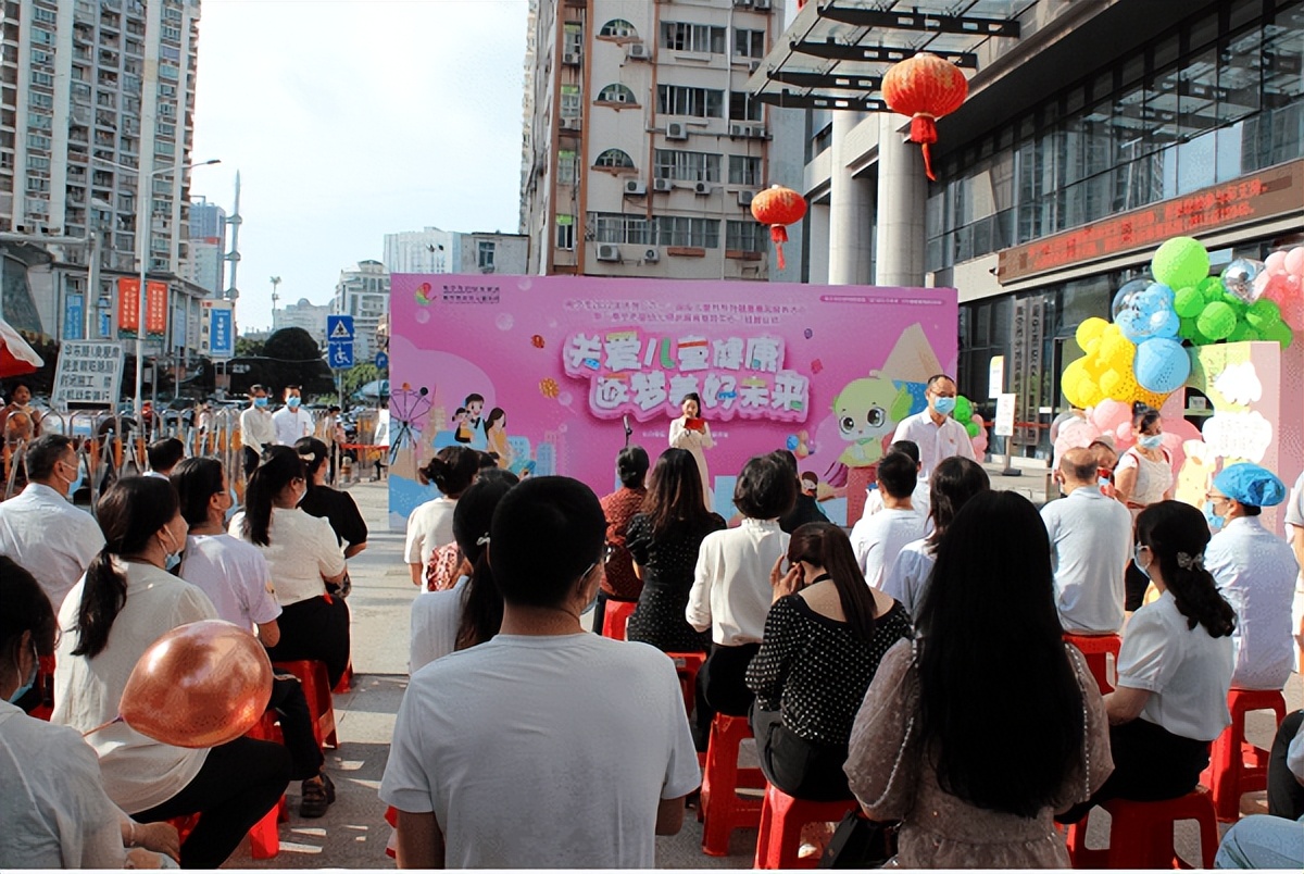 �����и��ף�ҽ����ϣ�����Ӥ�׶��ջ����������塱