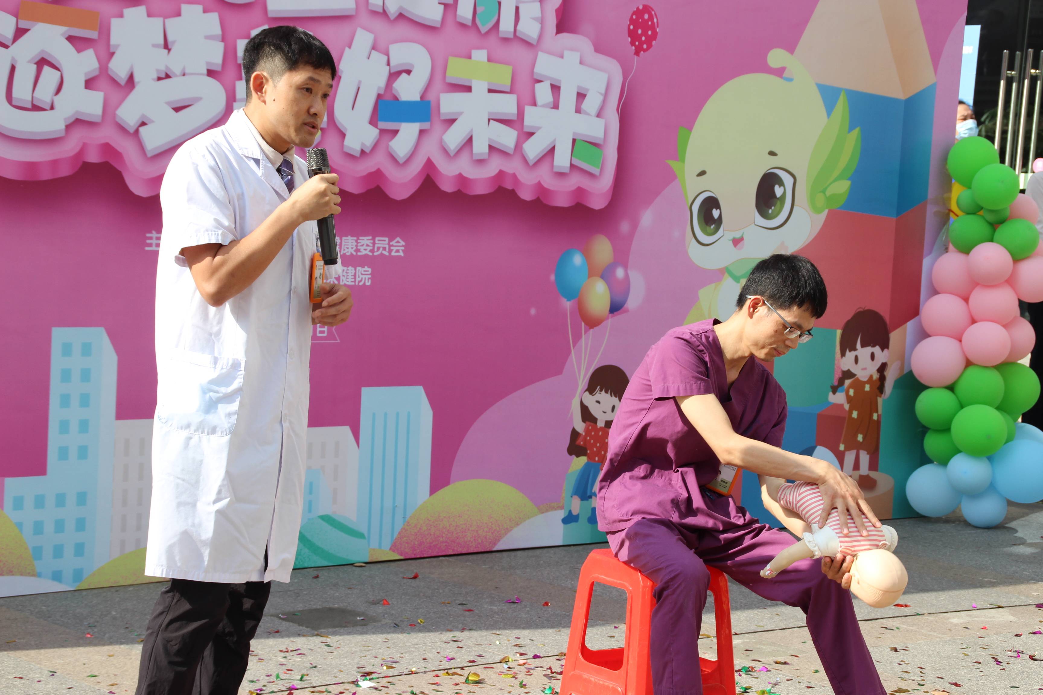 �����и��ף�ҽ����ϣ�����Ӥ�׶��ջ����������塱