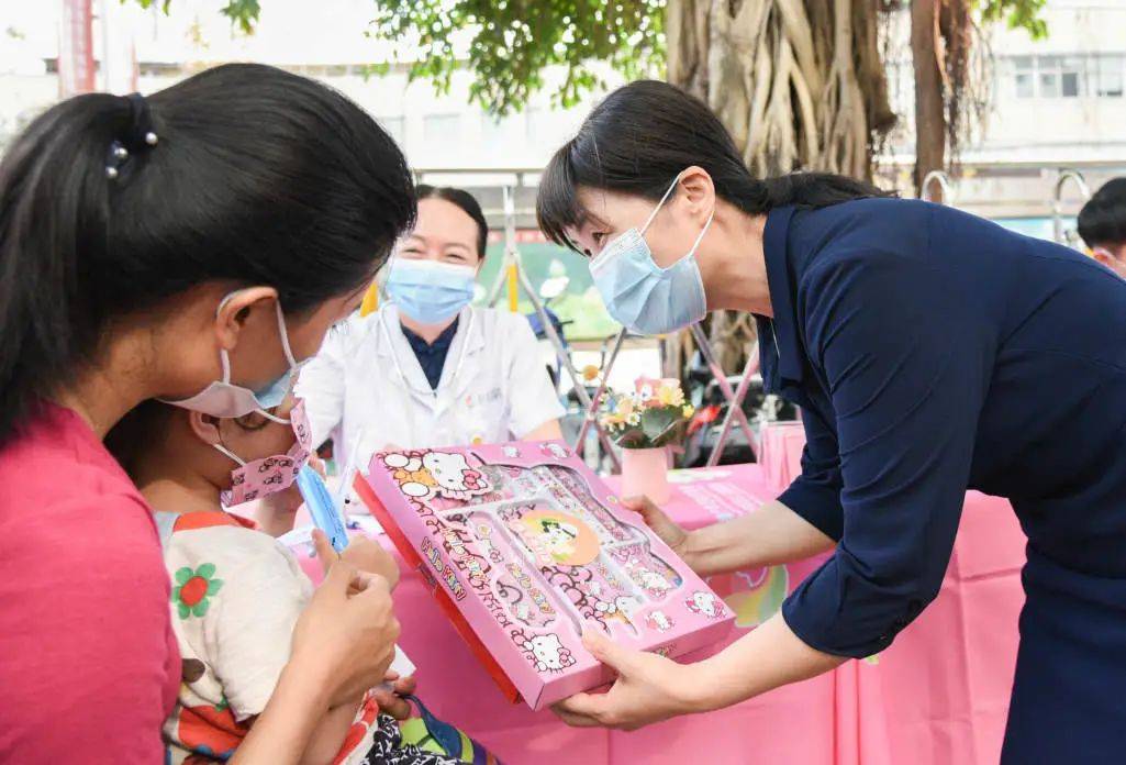 �����и��ף�ҽ����ϣ�����Ӥ�׶��ջ����������塱