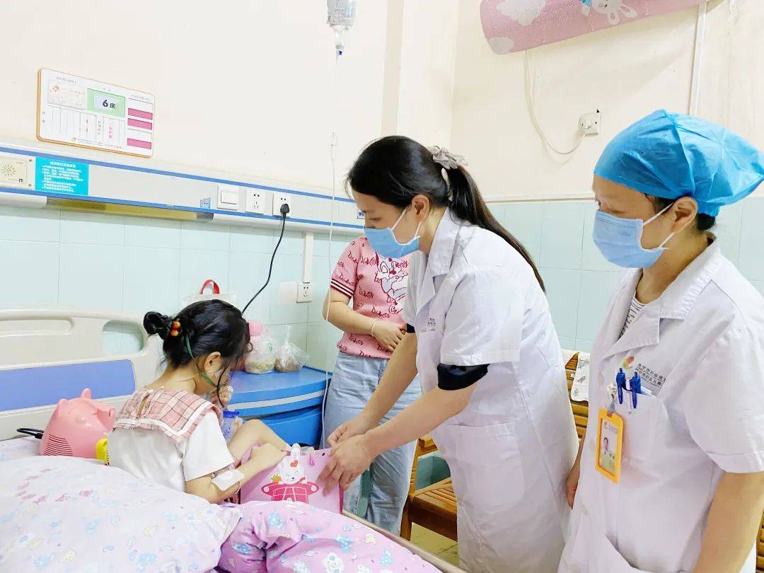 �����и��ף�ҽ����ϣ�����Ӥ�׶��ջ����������塱