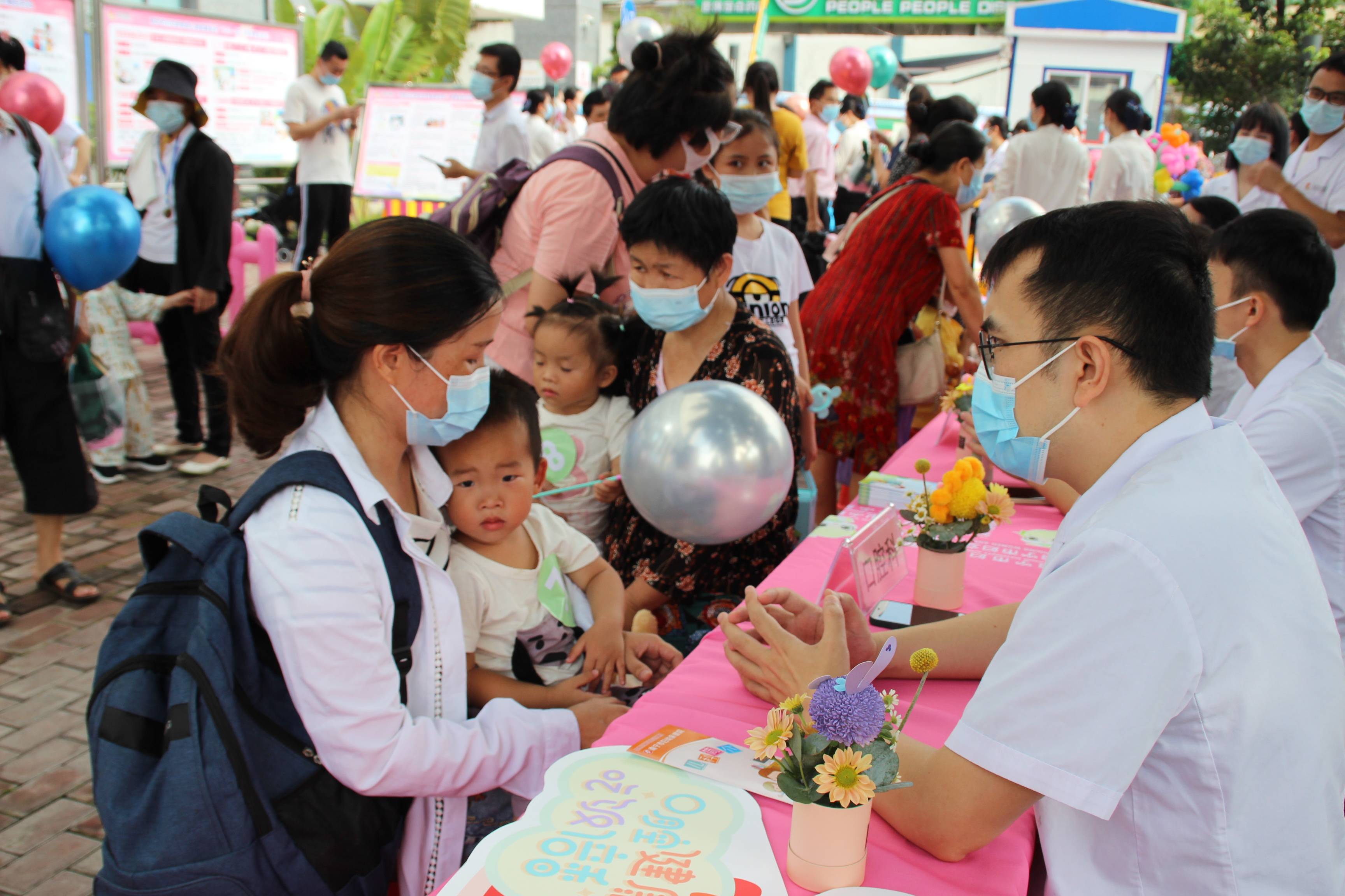 �����и��ף�ҽ����ϣ�����Ӥ�׶��ջ����������塱