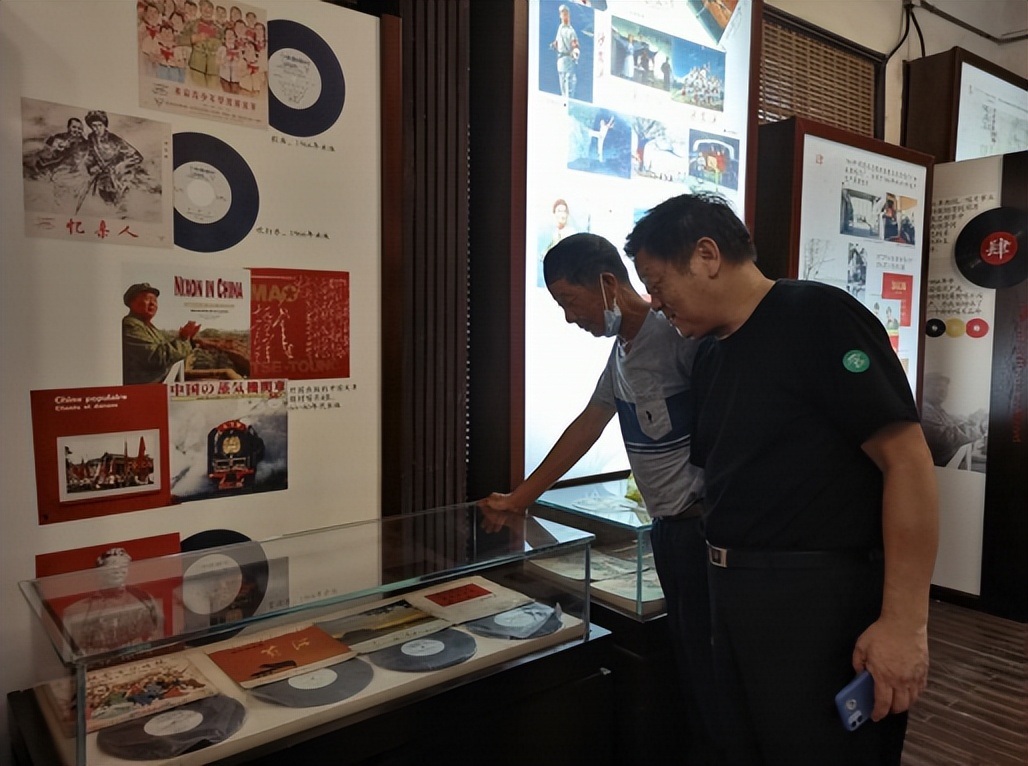 ��ɫ֮�� ��������