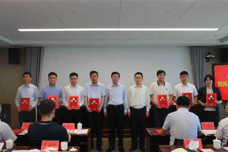 �ൺ��������Ƹ�ε�������ලԱ���������ල��ǰ���ڡ�