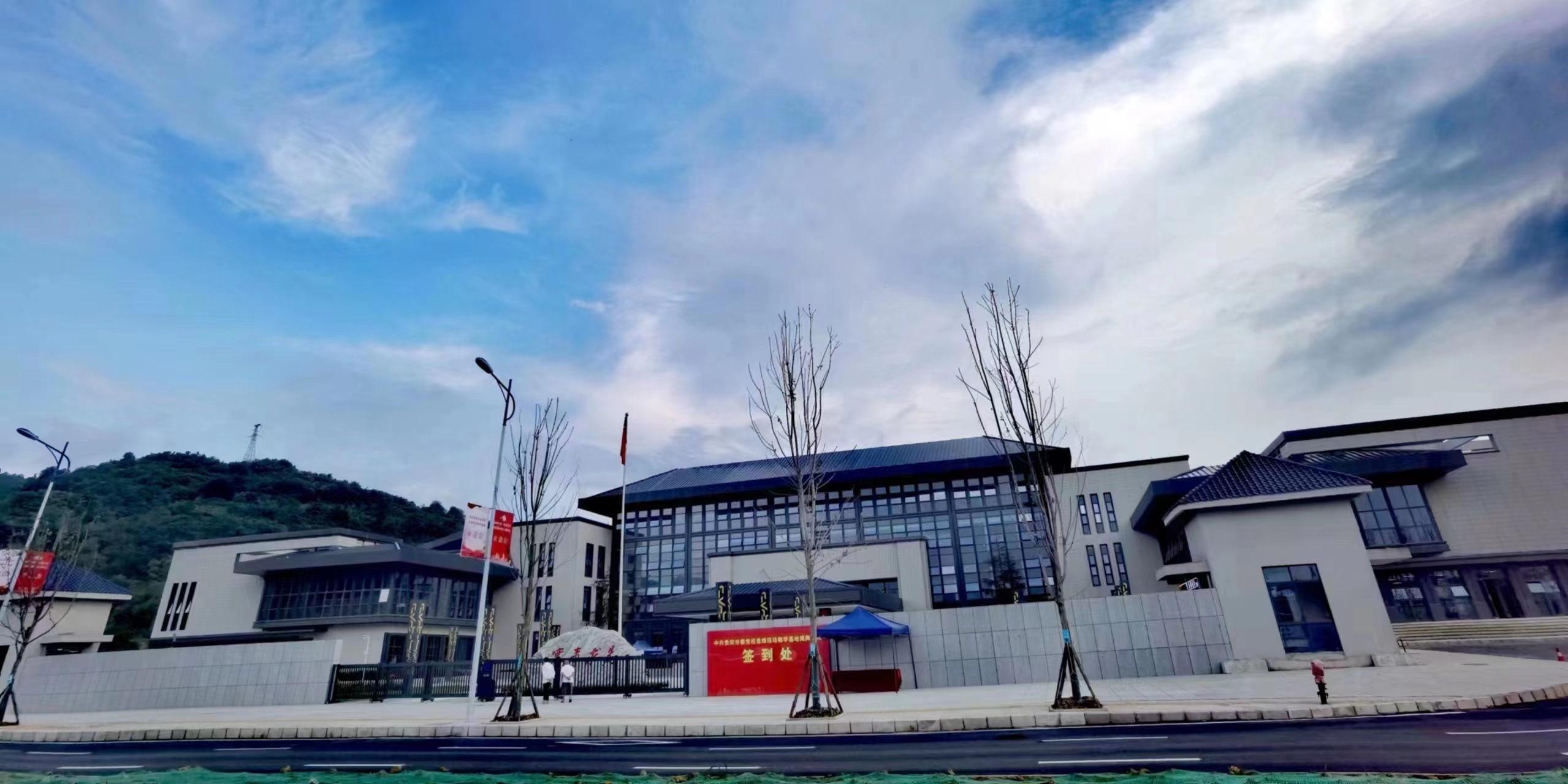 ����һ�������й�������ί��УϢ���ֳ���ѧ���ؽ���