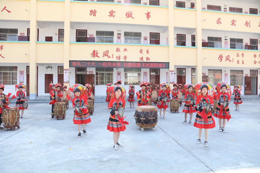 1.大同小学壮鼓队激情表演.jpg