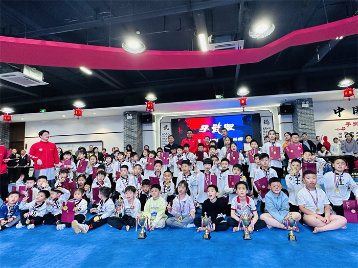 �׽조���䱭����Ӣ��Բ���չ�__ӡ����������ӺͰ��˹ھ��ֳ����� ͼ6