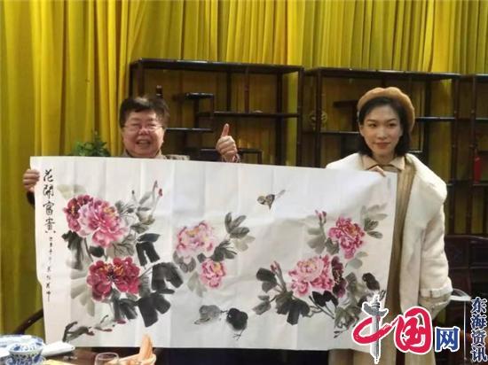 点击图片翻到下一页>> 陈紫帆 单手创作的画师